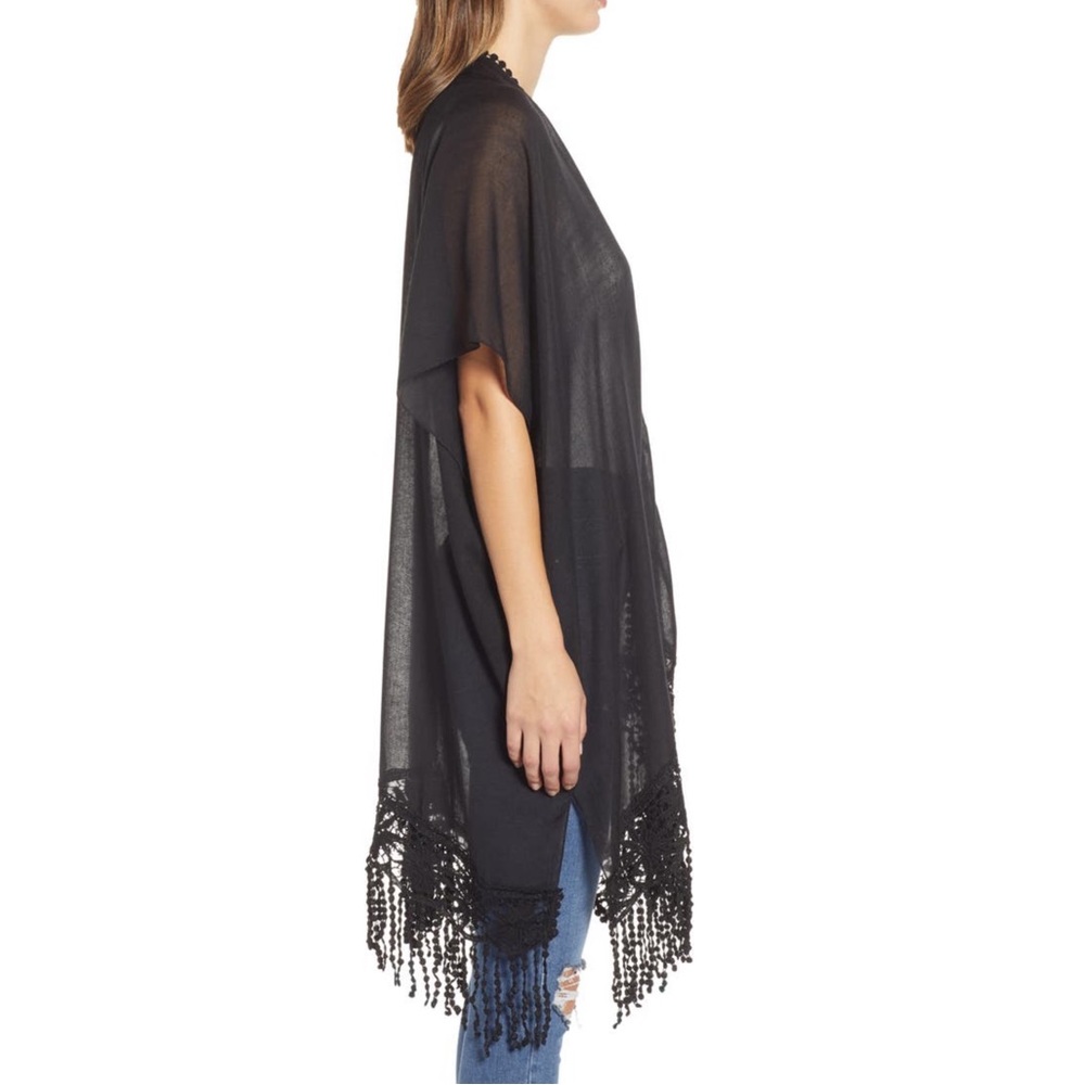 Hinge Lace Trim Ruana - Picture 4 of 7